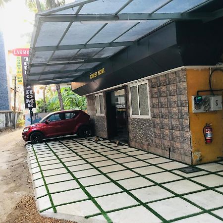 Lakshmi Tourist Home กูรูวาเยอร์ ภายนอก รูปภาพ