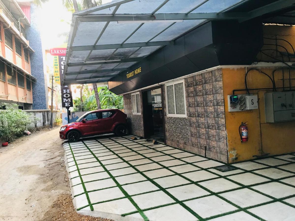 Lakshmi Tourist Home กูรูวาเยอร์ ภายนอก รูปภาพ