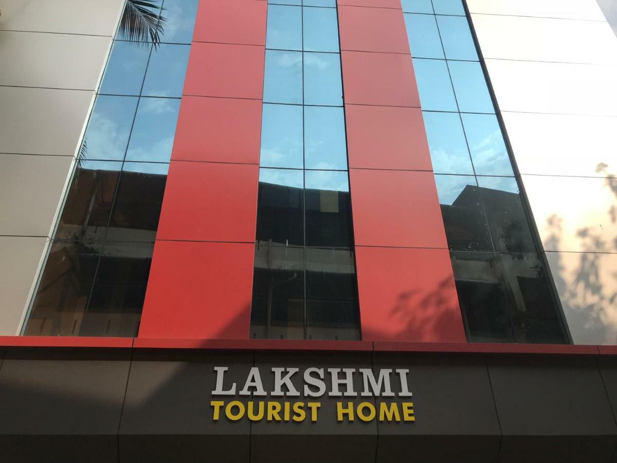 Lakshmi Tourist Home กูรูวาเยอร์ ภายนอก รูปภาพ