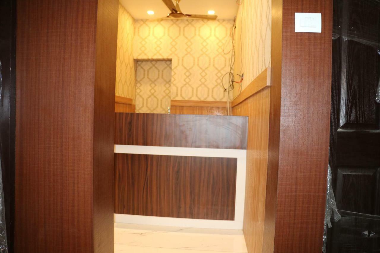 Lakshmi Tourist Home กูรูวาเยอร์ ภายนอก รูปภาพ