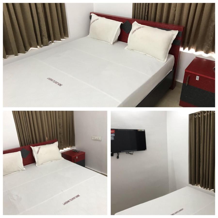 Lakshmi Tourist Home กูรูวาเยอร์ ภายนอก รูปภาพ