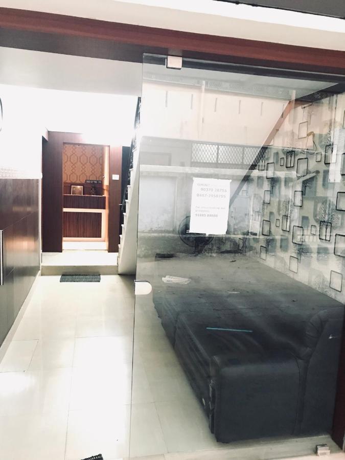 Lakshmi Tourist Home กูรูวาเยอร์ ภายนอก รูปภาพ