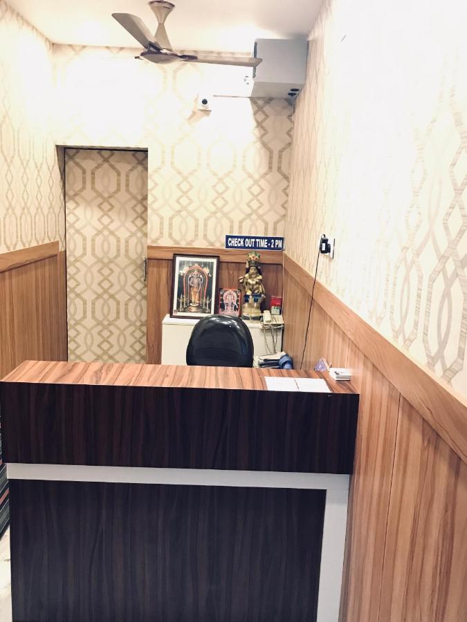 Lakshmi Tourist Home กูรูวาเยอร์ ภายนอก รูปภาพ